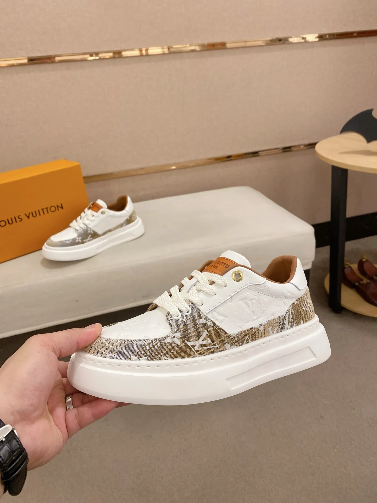 Factory price: 480💰🎉🎉LV~Louis Vuitton trendy men's shoes, new shipments, latest matching, same style as the official website, super high quality, best-selling season [strong][strong][strong]Selected first-layer cowhide, comfortable cowhide lining, original last, comfortable on the feet, wear-resistant rubber outsole, size: 38-44.